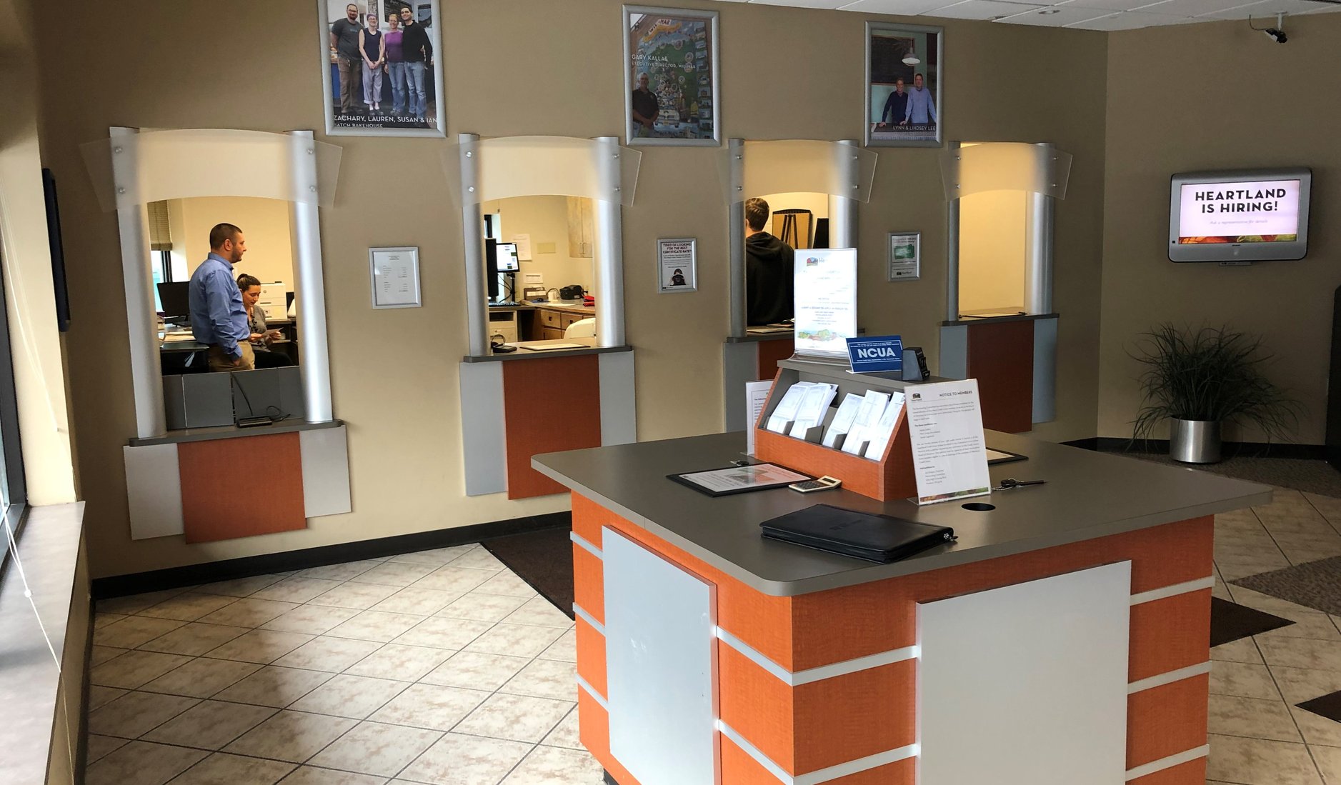 Teller lines before