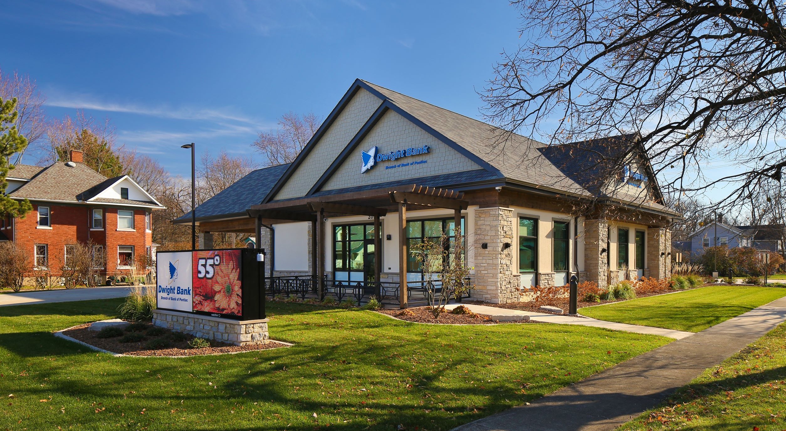 Exterior of Bank of Pontiac branch